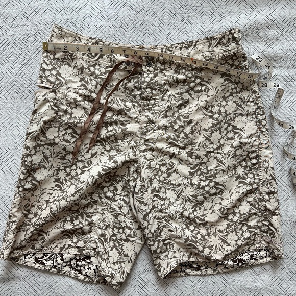 Patagonia Men’s Board Shorts Size 34 - Picture 8 of 9
